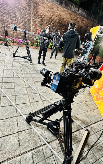 ザワつく金曜日も撮影してます